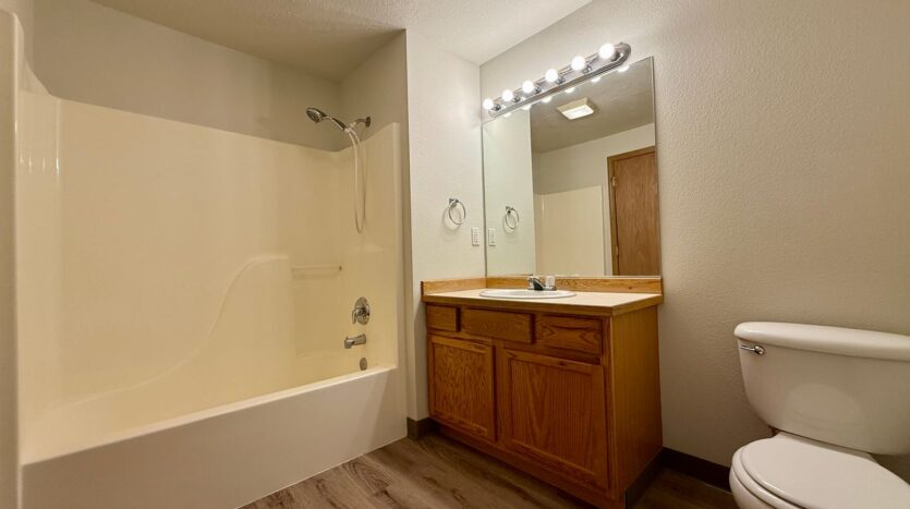 822 NE Larch Avenue - Redmond - Oregon - 3 bed, 2.5 bath rental property