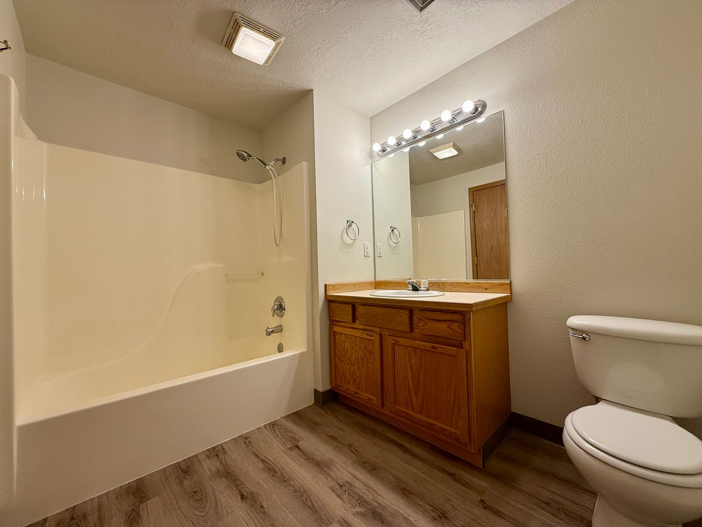 822 NE Larch Avenue - Redmond - Oregon - 3 bed, 2.5 bath rental property