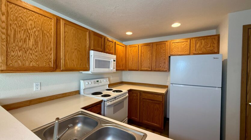 822 NE Larch Avenue - Redmond - Oregon - 3 bed, 2.5 bath rental property