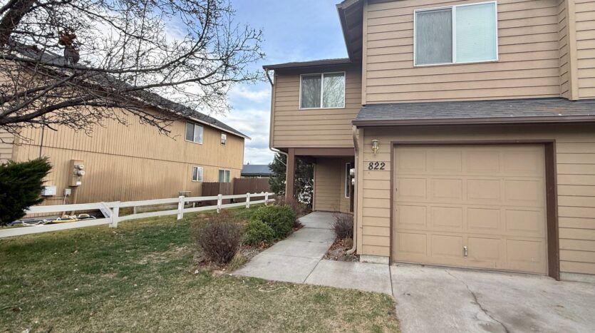 822 NE Larch Avenue - Redmond - Oregon - 3 bed, 2.5 bath rental property