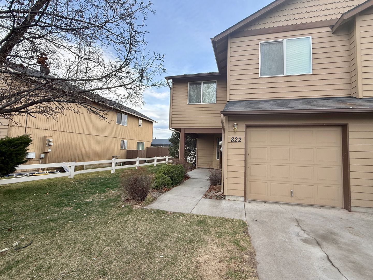 822 NE Larch Avenue - Redmond - Oregon - 3 bed, 2.5 bath rental property