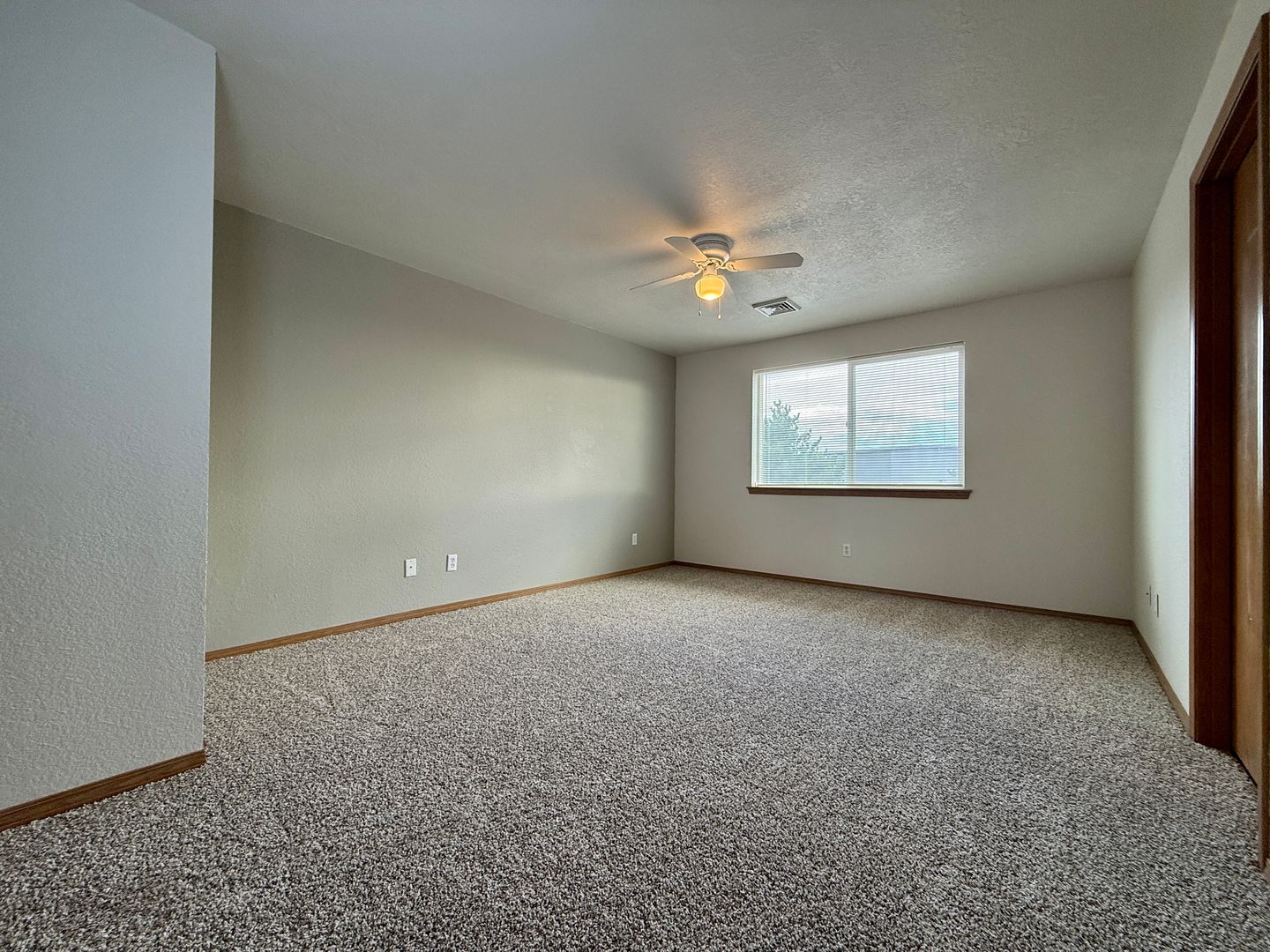 822 NE Larch Avenue - Redmond - Oregon - 3 bed, 2.5 bath rental property