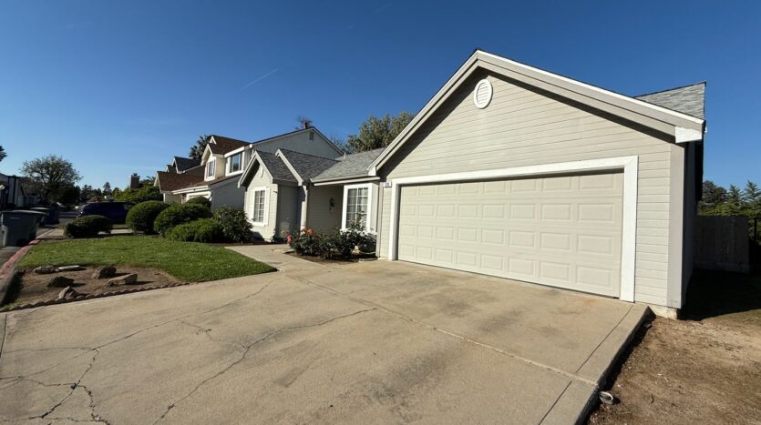 8665 N. Cedar Avenue  #130 - Fresno - California - 3 bed, 2 bath rental property