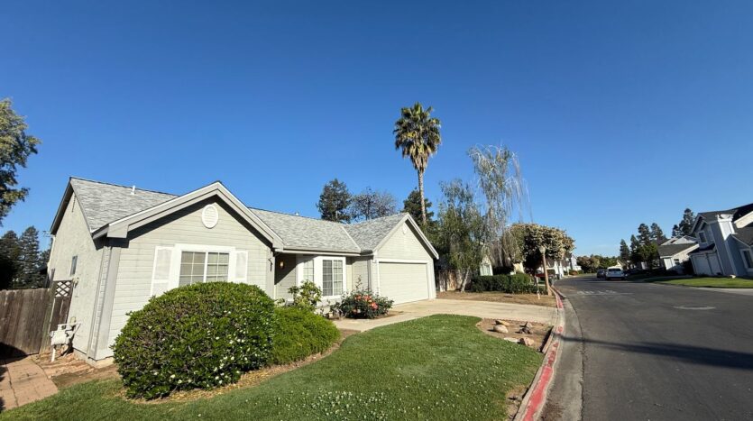 8665 N. Cedar Avenue  #130 - Fresno - California - 3 bed, 2 bath rental property