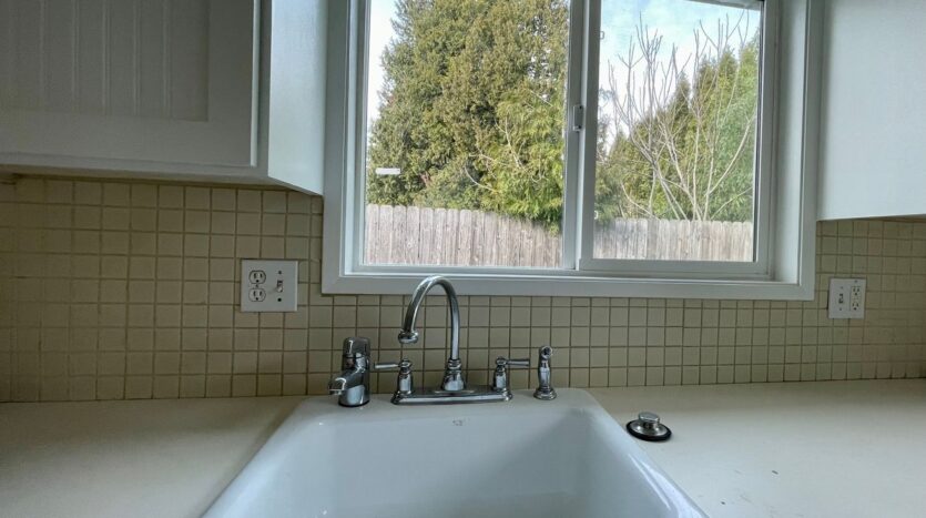 882 NW Florence   - Gresham - Oregon - 2 bed, 1 bath rental property
