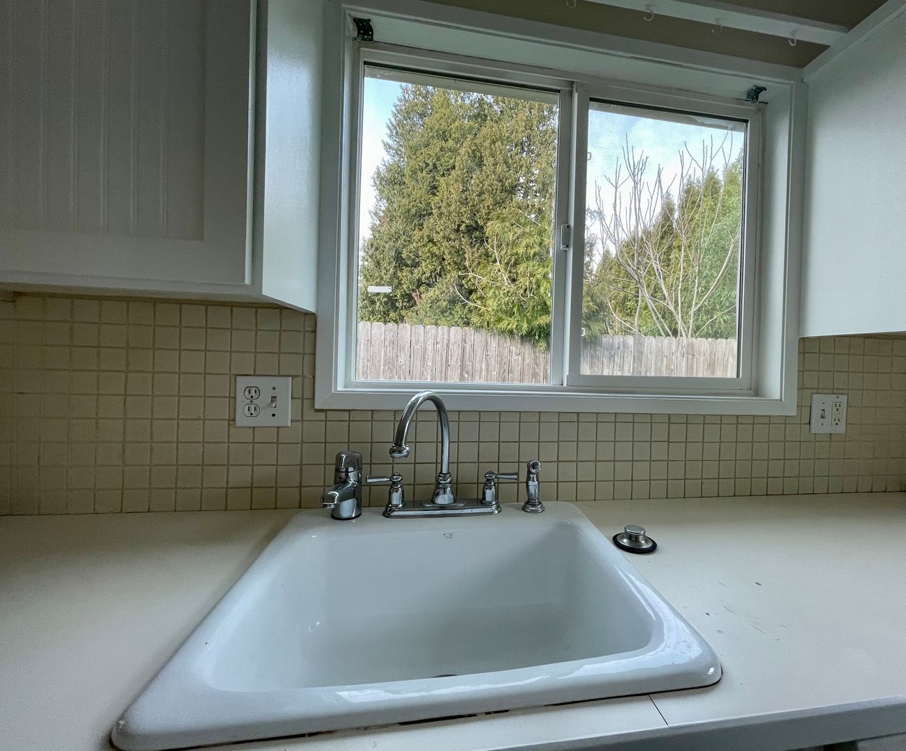 882 NW Florence   - Gresham - Oregon - 2 bed, 1 bath rental property
