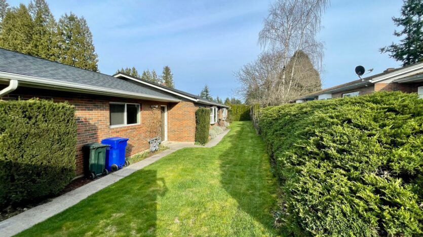 882 NW Florence   - Gresham - Oregon - 2 bed, 1 bath rental property