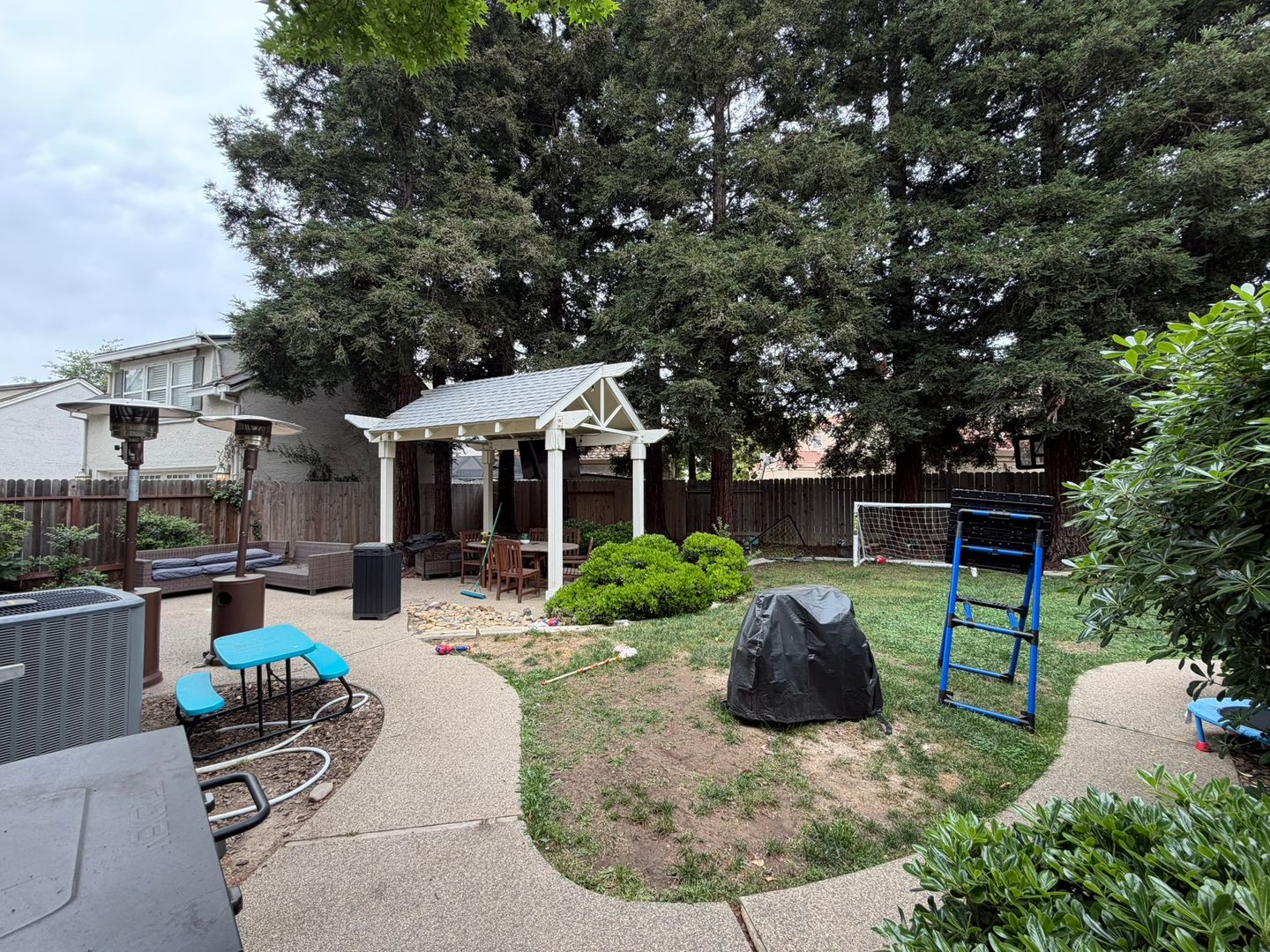 9448 Cedarview Way  - Elk Grove - California - 4 bed, 3 bath rental property