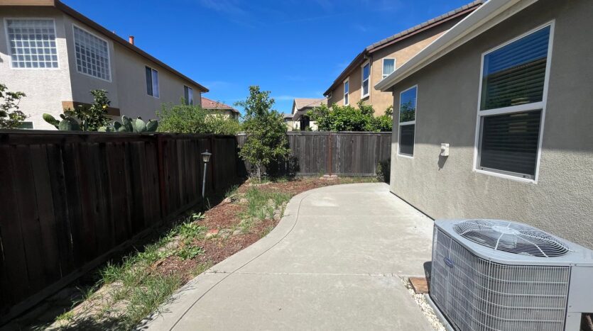 9984 Fan Shell Lane - Elk Grove - California - 3 bed, 2 bath rental property