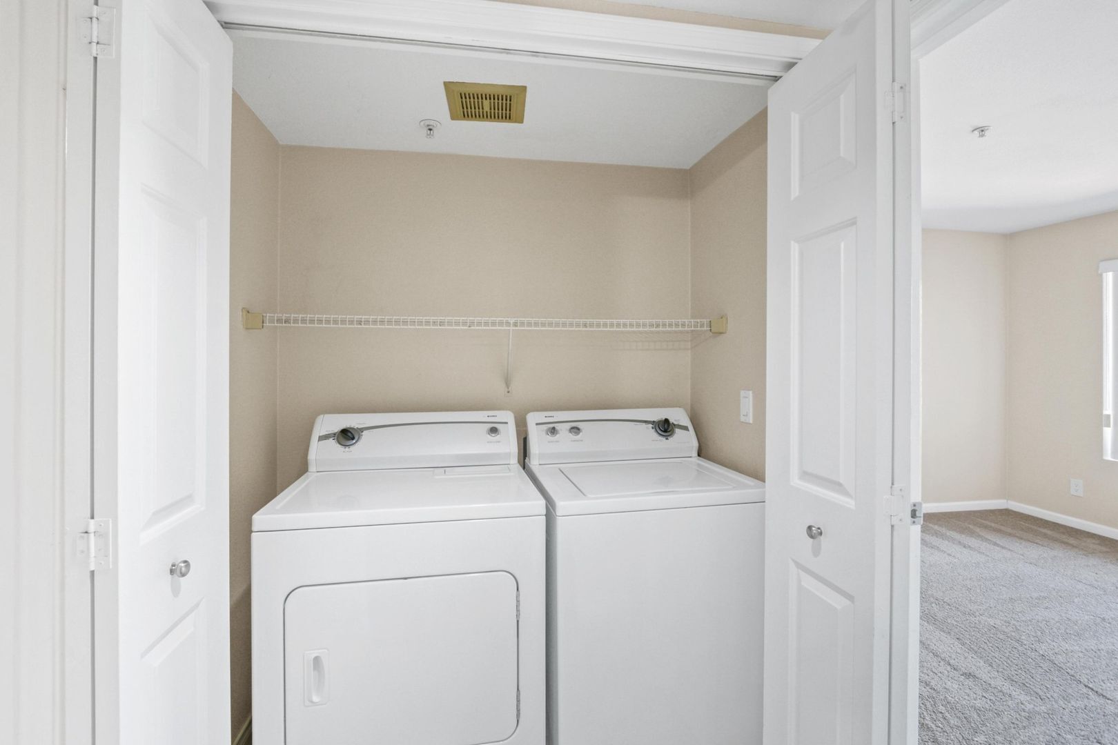 1020 La Terraza Cir 306 - Corona - California - 1 bed, 1 bath rental property