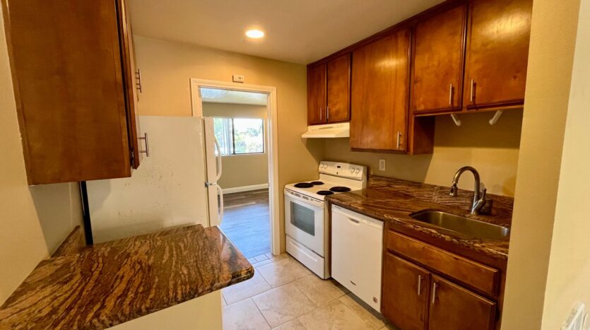 1075 N Vulcan Ave - Encinitas - California - 1 bed, 1 bath rental property