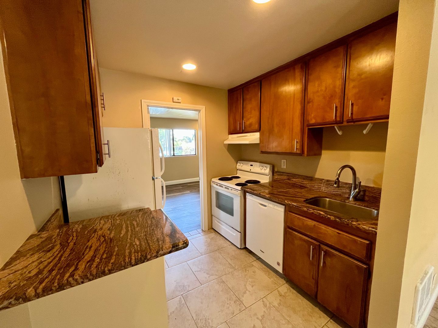 1075 N Vulcan Ave - Encinitas - California - 1 bed, 1 bath rental property