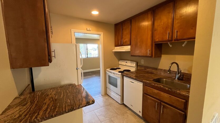 1075 N Vulcan Ave - Encinitas - California - 1 bed, 1 bath rental property