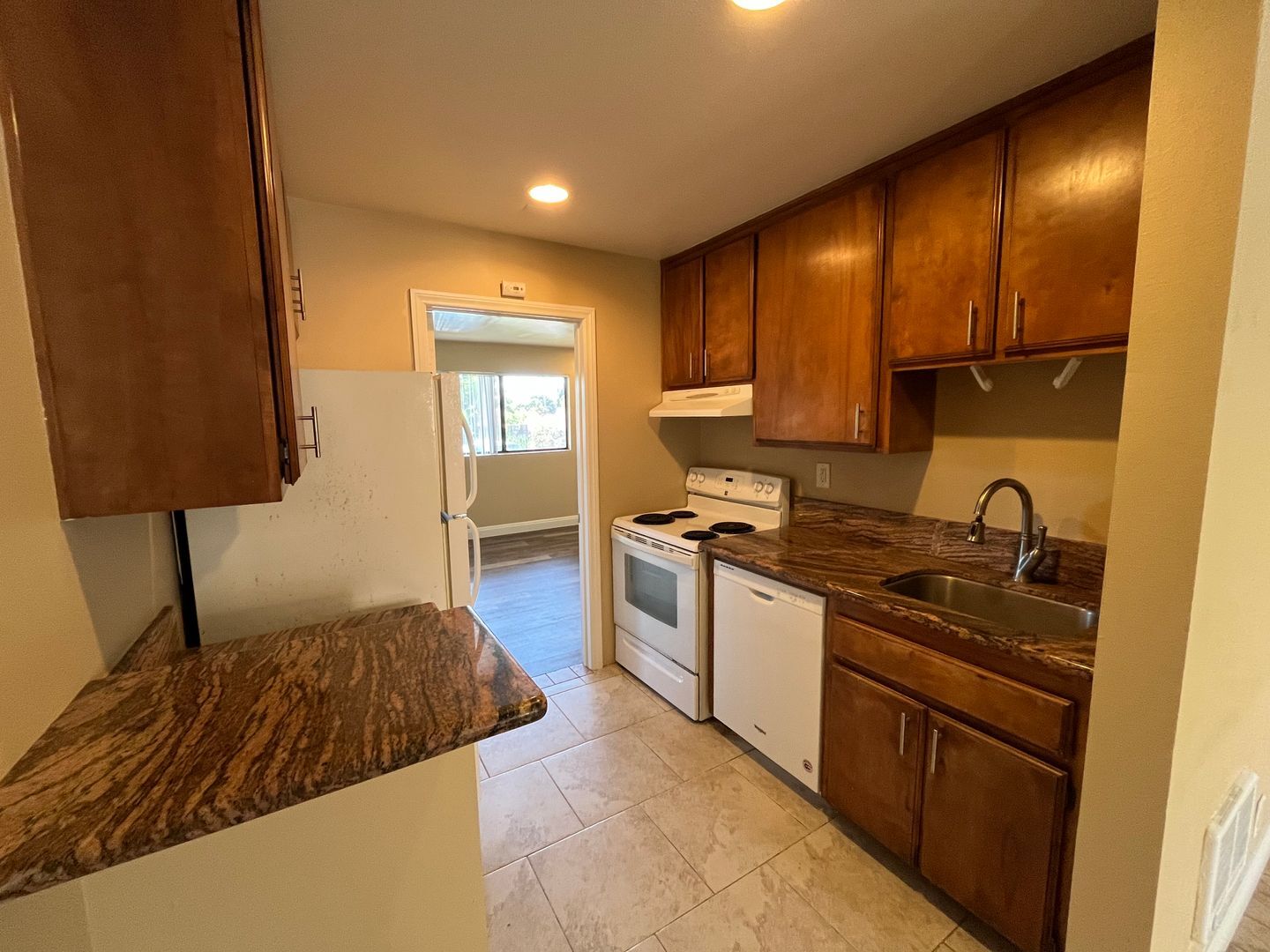 1075 N Vulcan Ave - Encinitas - California - 1 bed, 1 bath rental property