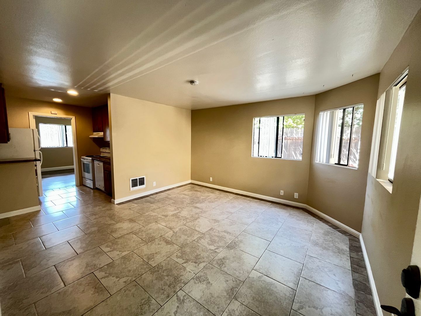 1075 N Vulcan Ave - Encinitas - California - 1 bed, 1 bath rental property