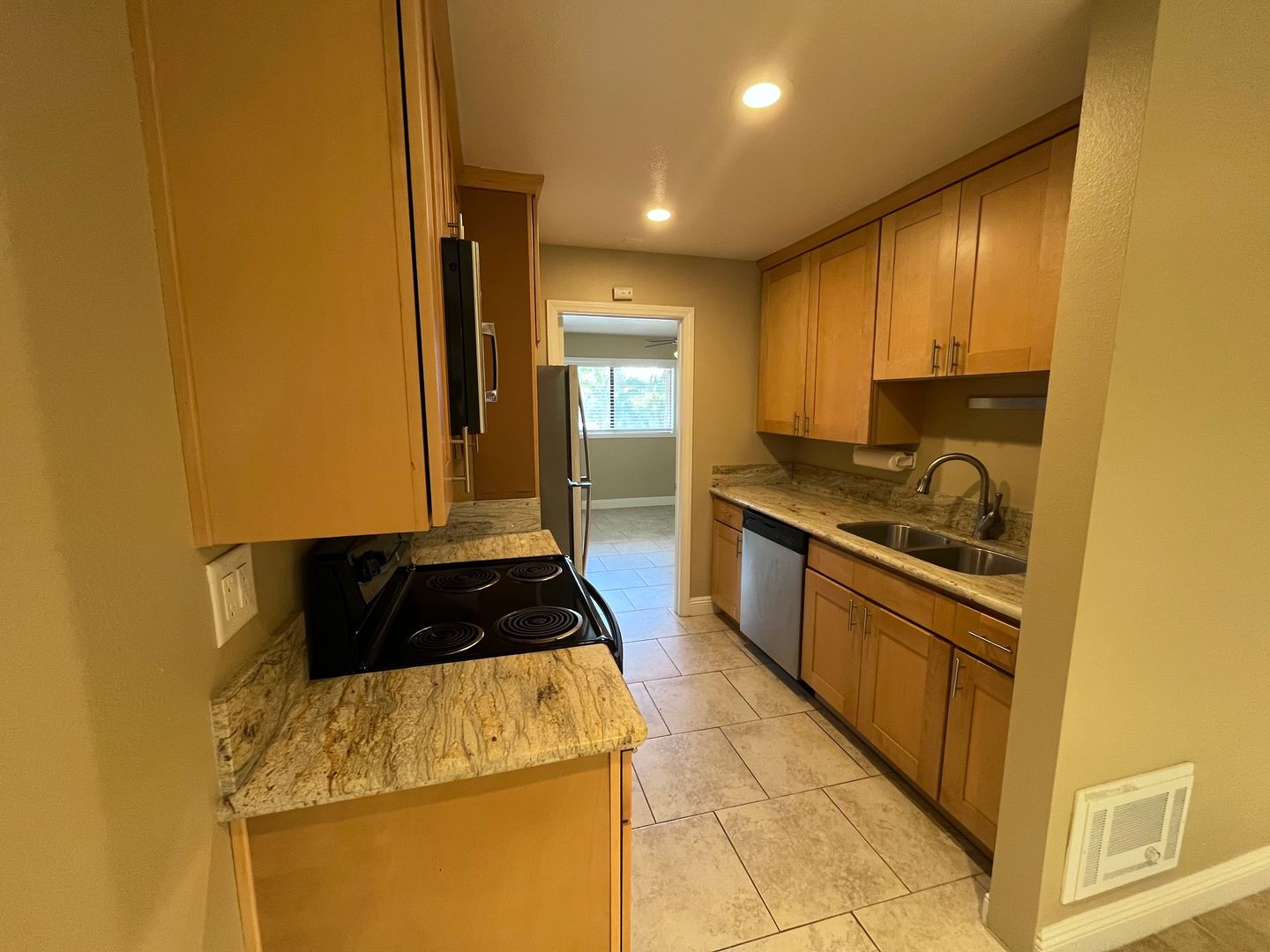 1075 N Vulcan Ave - Encinitas - California - 1 bed, 1 bath rental property