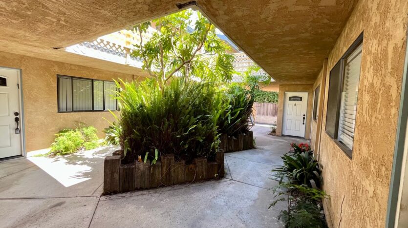 1075 N Vulcan Ave - Encinitas - California - 1 bed, 1 bath rental property