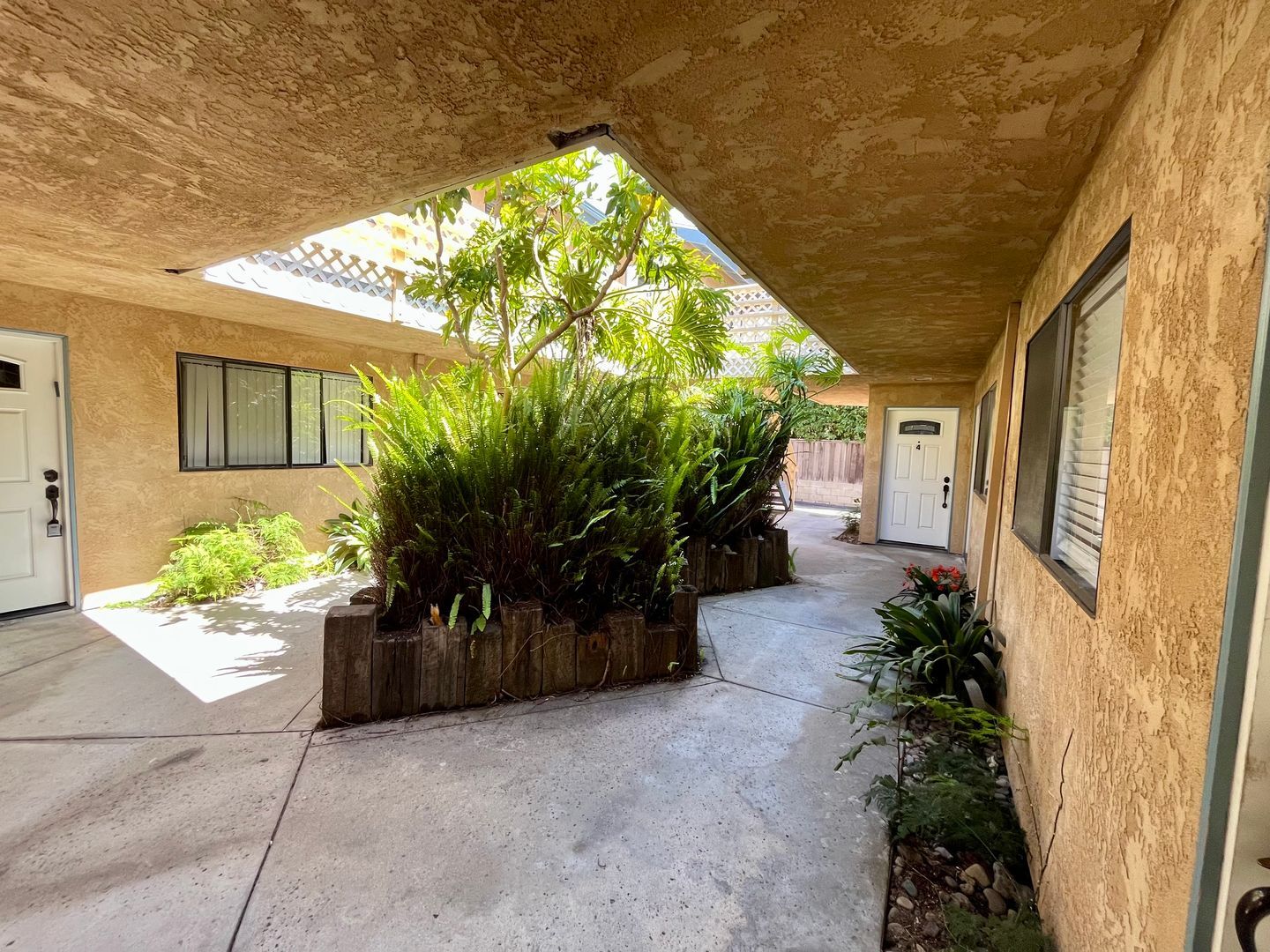 1075 N Vulcan Ave - Encinitas - California - 1 bed, 1 bath rental property