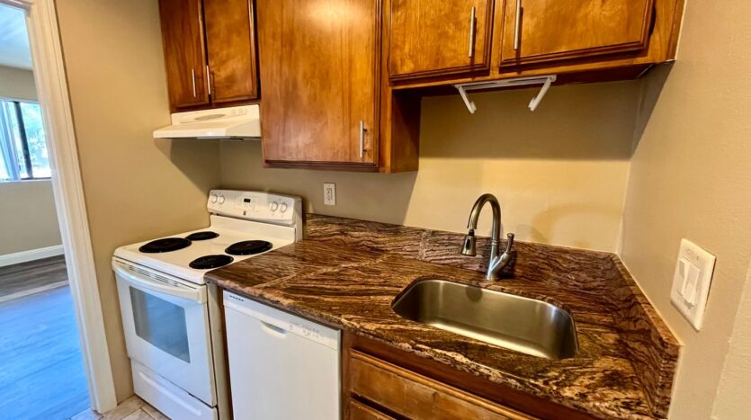 1075 N Vulcan Ave - Encinitas - California - 1 bed, 1 bath rental property