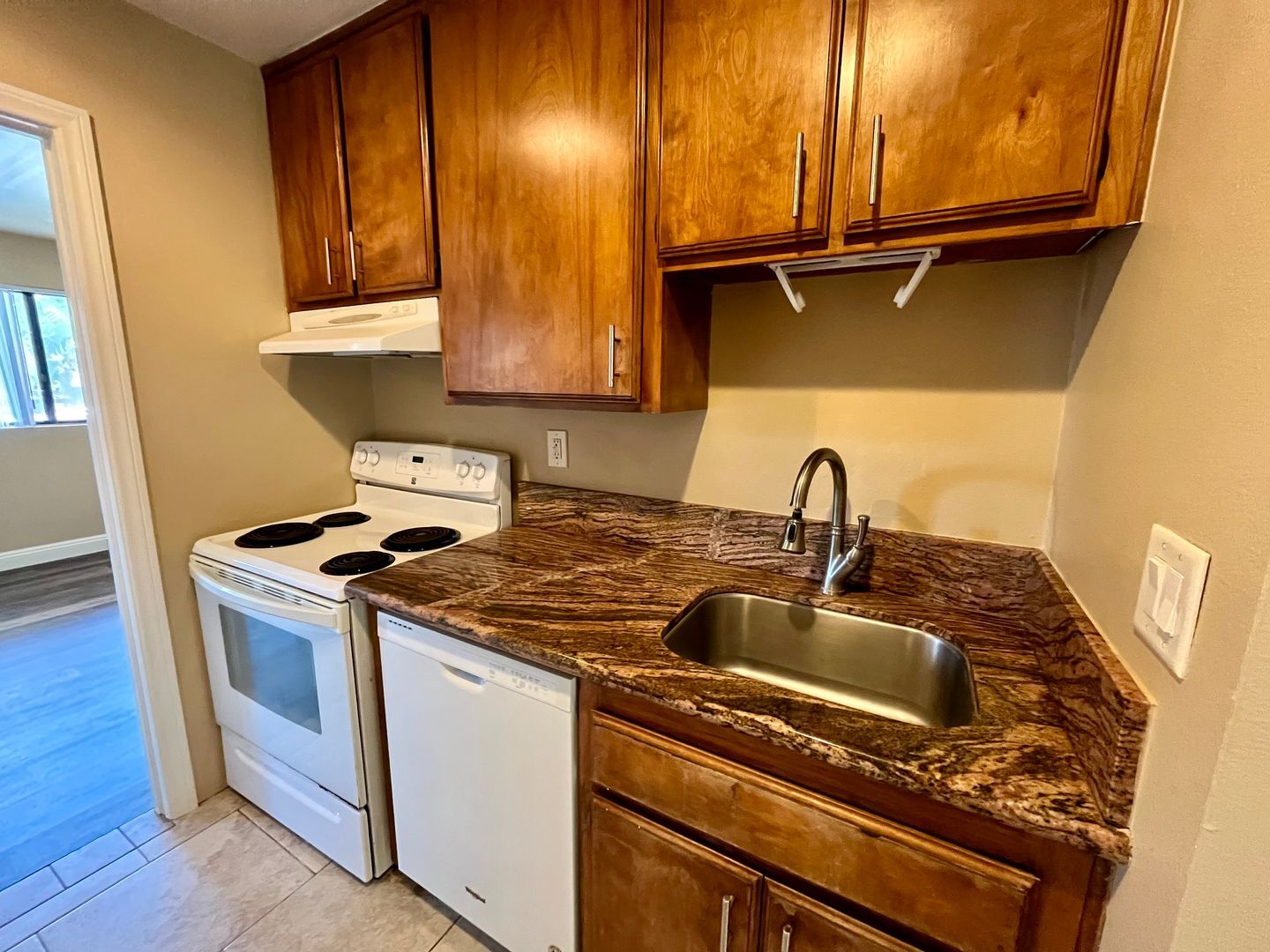 1075 N Vulcan Ave - Encinitas - California - 1 bed, 1 bath rental property