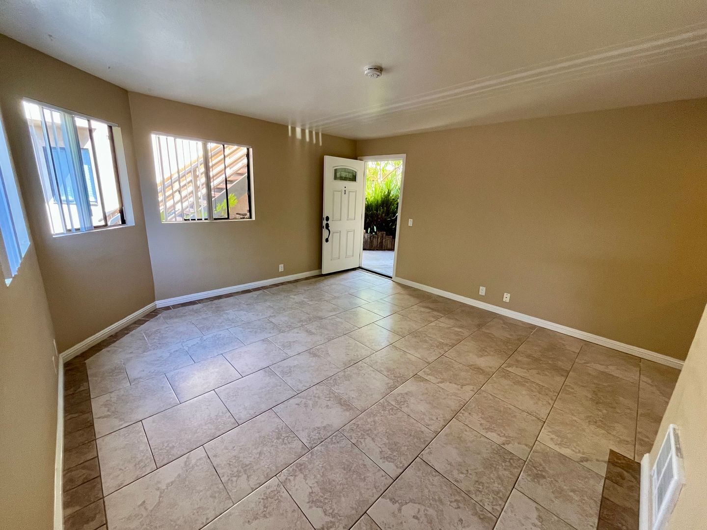 1075 N Vulcan Ave - Encinitas - California - 1 bed, 1 bath rental property