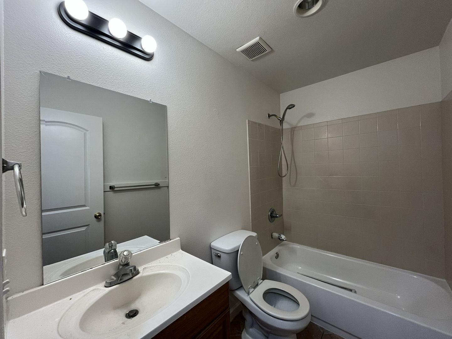 1138 North Avenue - Sacramento - CA - 3 bed, 2 bath rental property