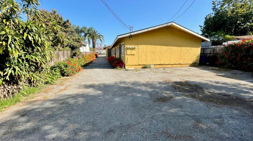 114-118 W 1st Ave - La Habra - California - 1 bed, 1 bath rental property