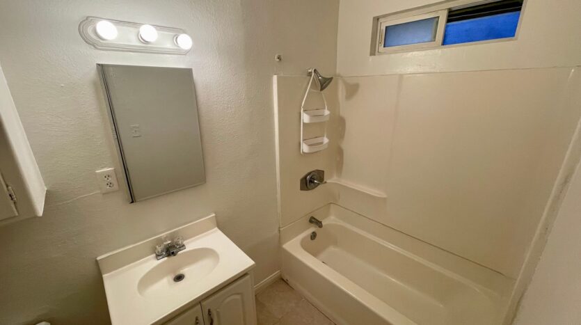 114-118 W 1st Ave - La Habra - California - 1 bed, 1 bath rental property