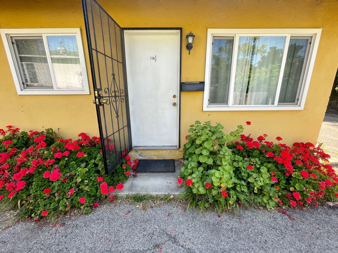 114-118 W 1st Ave - La Habra - California - 1 bed, 1 bath rental property