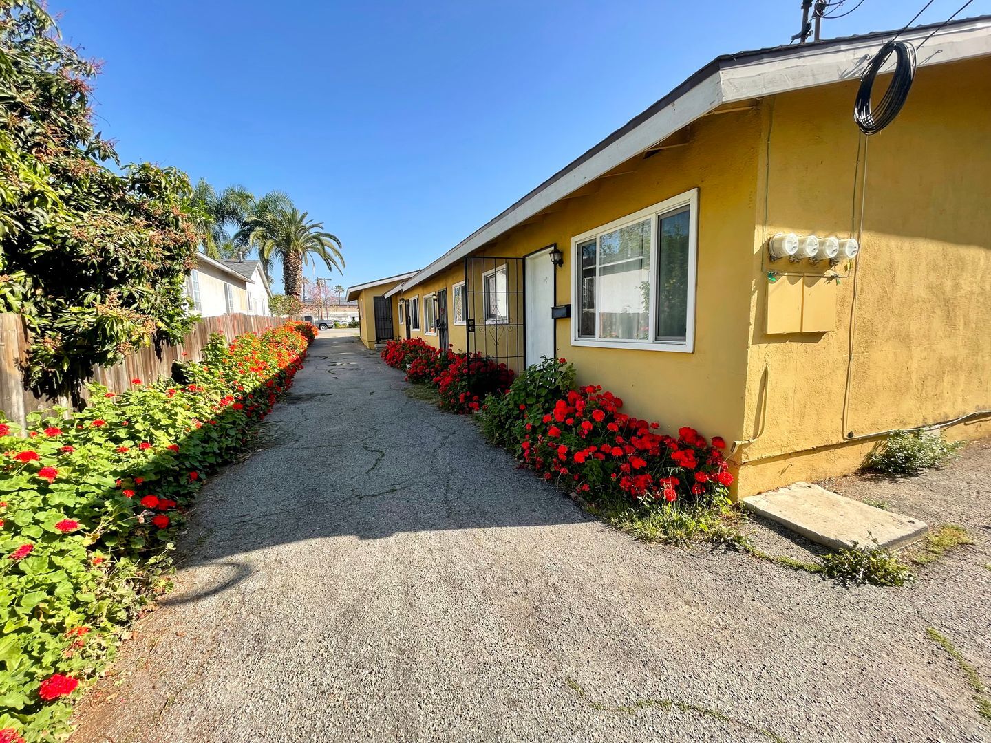 114-118 W 1st Ave - La Habra - California - 1 bed, 1 bath rental property