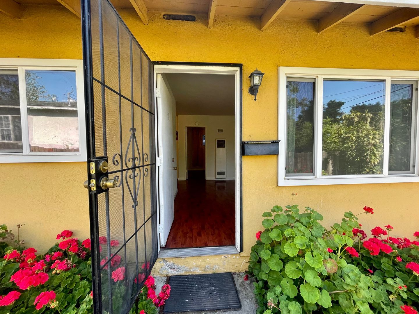 114-118 W 1st Ave - La Habra - California - 1 bed, 1 bath rental property