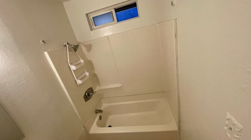 114-118 W 1st Ave - La Habra - California - 1 bed, 1 bath rental property