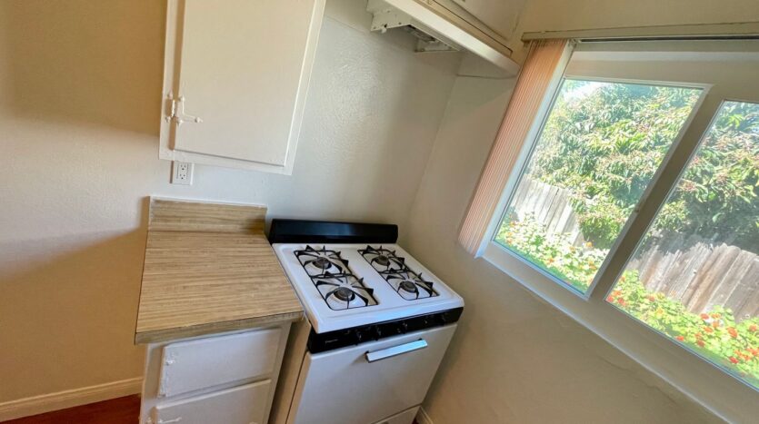 114-118 W 1st Ave - La Habra - California - 1 bed, 1 bath rental property