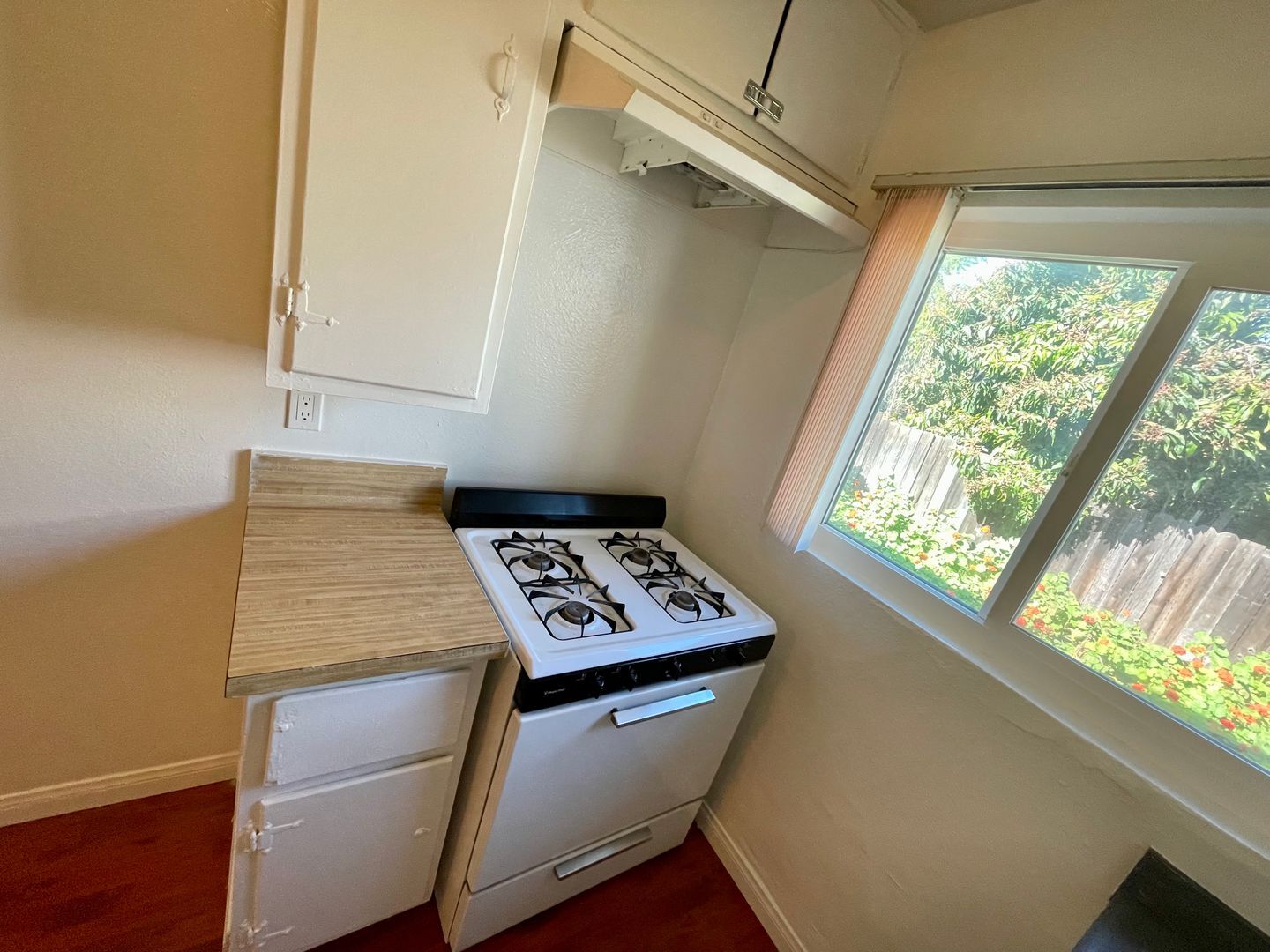 114-118 W 1st Ave - La Habra - California - 1 bed, 1 bath rental property