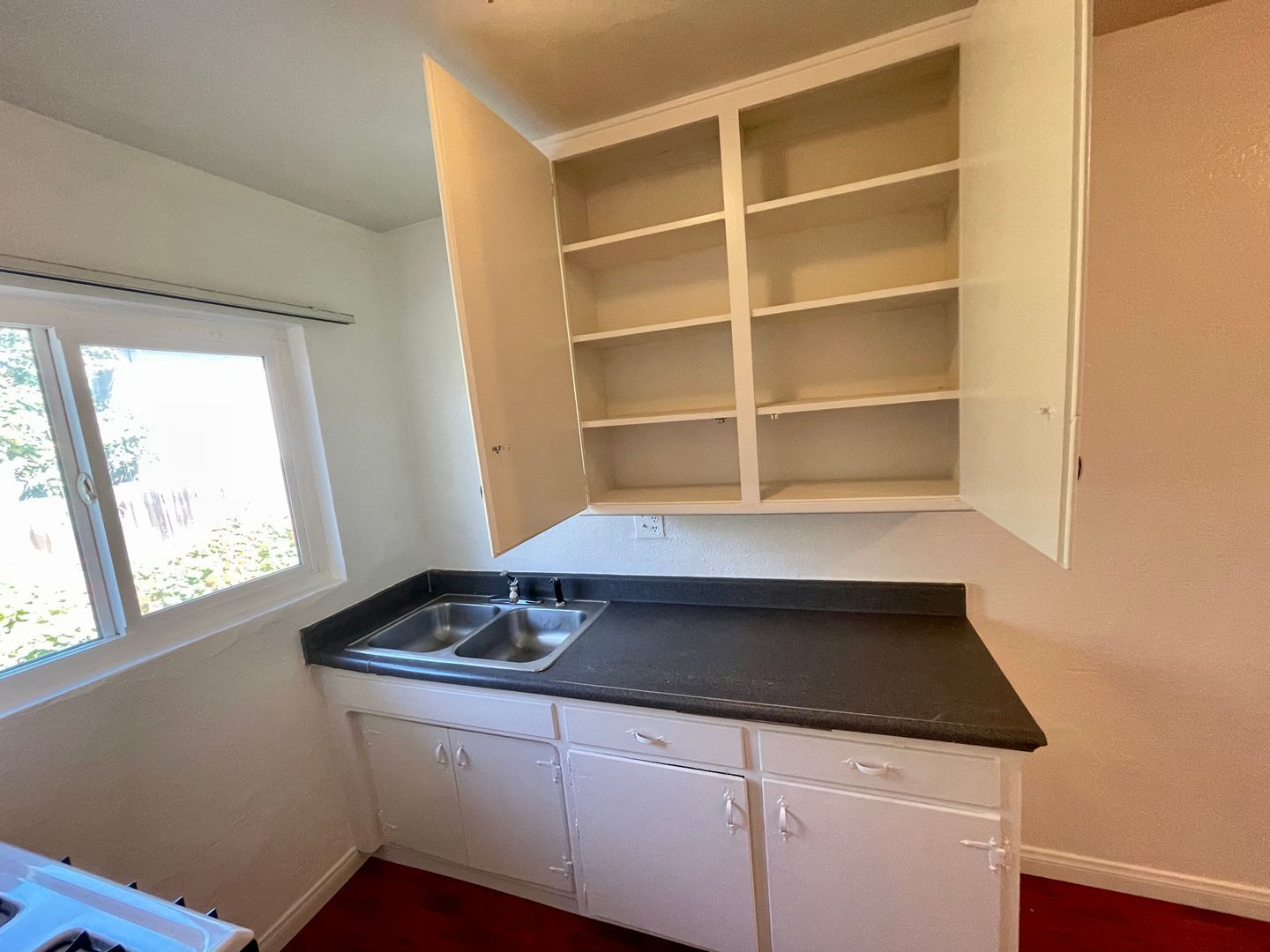 114-118 W 1st Ave - La Habra - California - 1 bed, 1 bath rental property