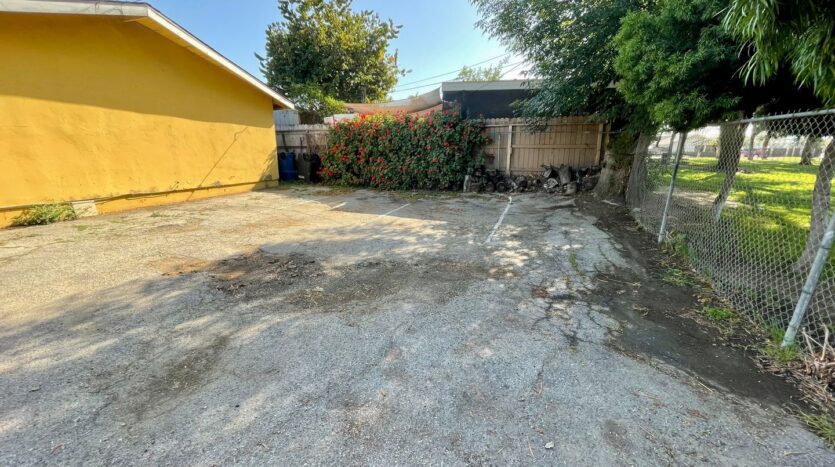 114-118 W 1st Ave - La Habra - California - 1 bed, 1 bath rental property