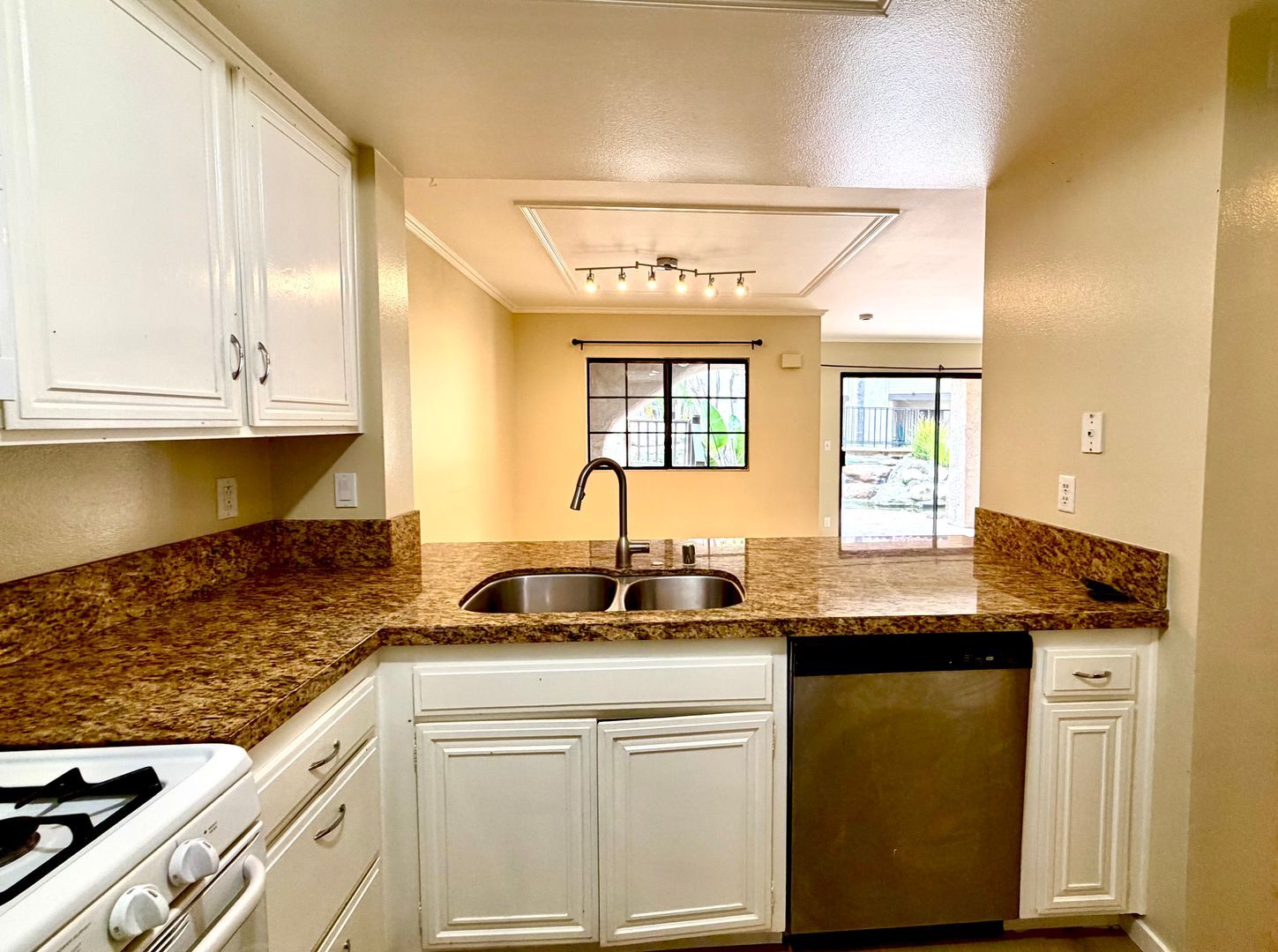1157 Via Montoya - Camarillo - California - 2 bed, 2 bath rental property