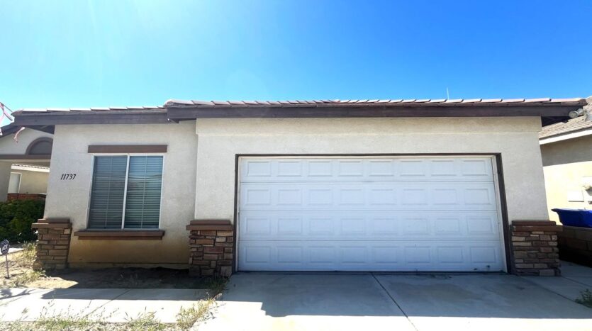 11737 Trailwood - Victorville - California - 5 bed, 2 bath rental property