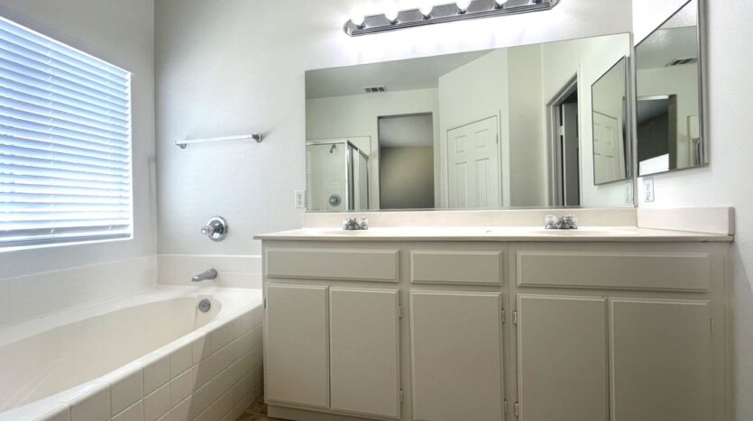 11737 Trailwood - Victorville - California - 5 bed, 2 bath rental property