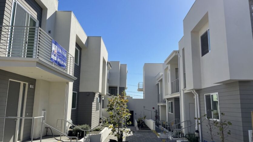 1258 East Santa Clara St   Unit 1258 - Ventura - California - 2 bed, 2.5 bath rental property