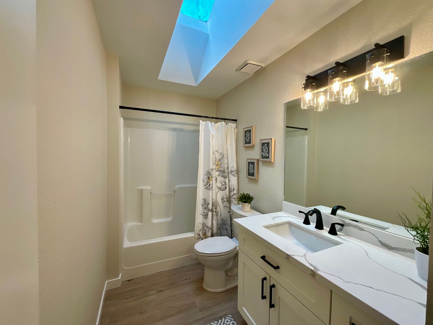 12724 37th Ave SE - Everett - Washington - 3 bed, 2.5 bath rental property