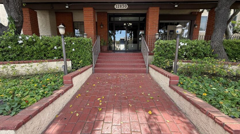 12830 Burbank Blvd Unit 322 - Los Angeles - California - 2 bed, 2 bath rental property