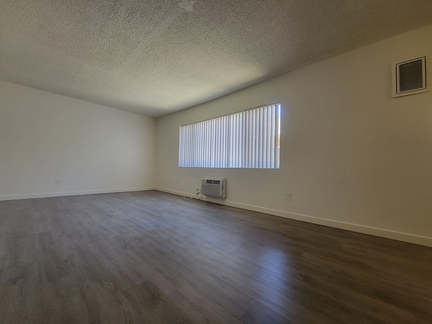 14845 Erwin Street - Los Angeles - California - 1 bed, 1 bath rental property