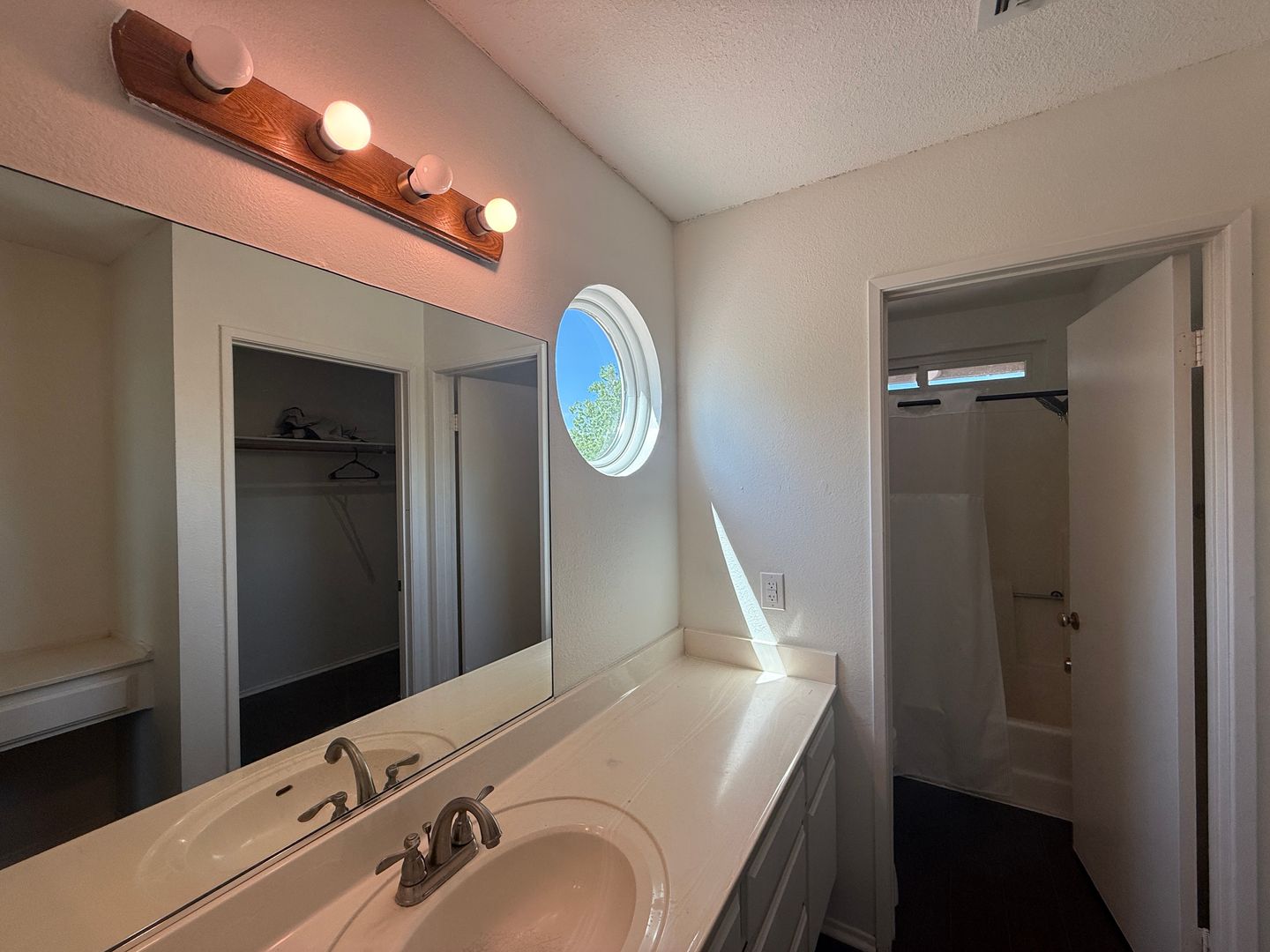 1521 E. Kildare St. - Lancaster - California - 3 bed, 2.5 bath rental property