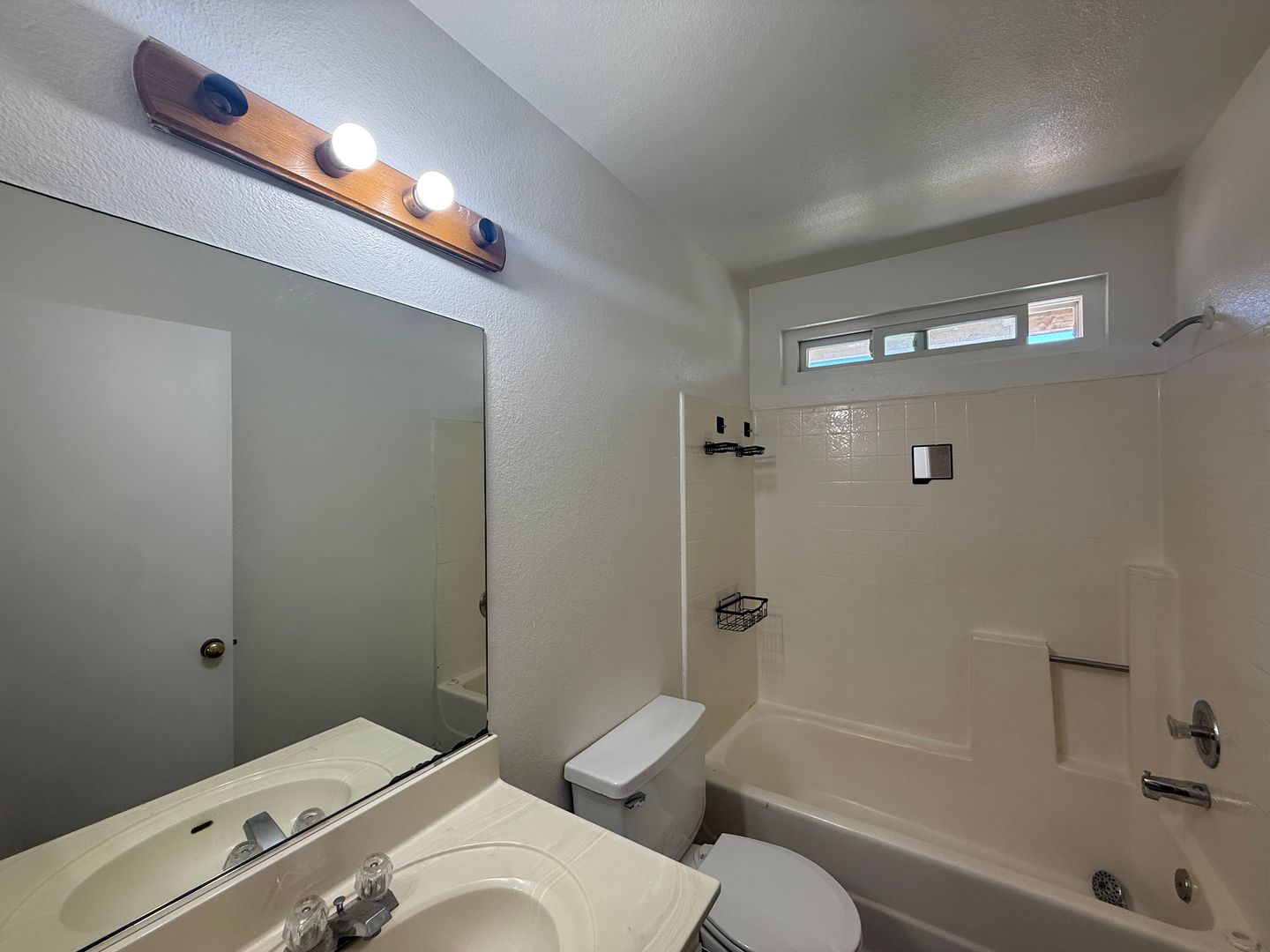 1521 E. Kildare St. - Lancaster - California - 3 bed, 2.5 bath rental property