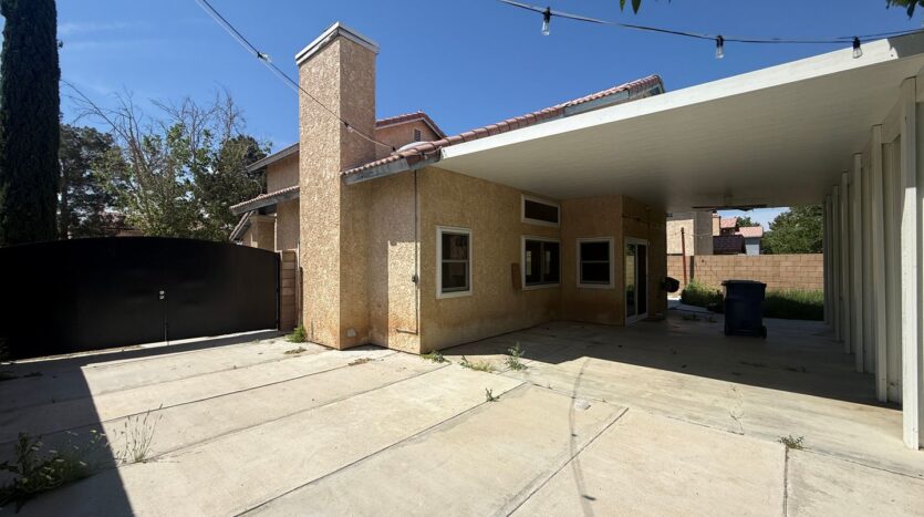 1521 E. Kildare St. - Lancaster - California - 3 bed, 2.5 bath rental property