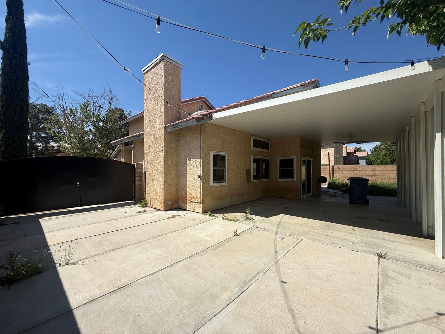 1521 E. Kildare St. - Lancaster - California - 3 bed, 2.5 bath rental property