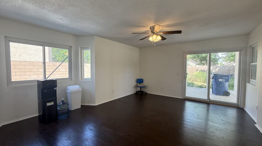 1521 E. Kildare St. - Lancaster - California - 3 bed, 2.5 bath rental property