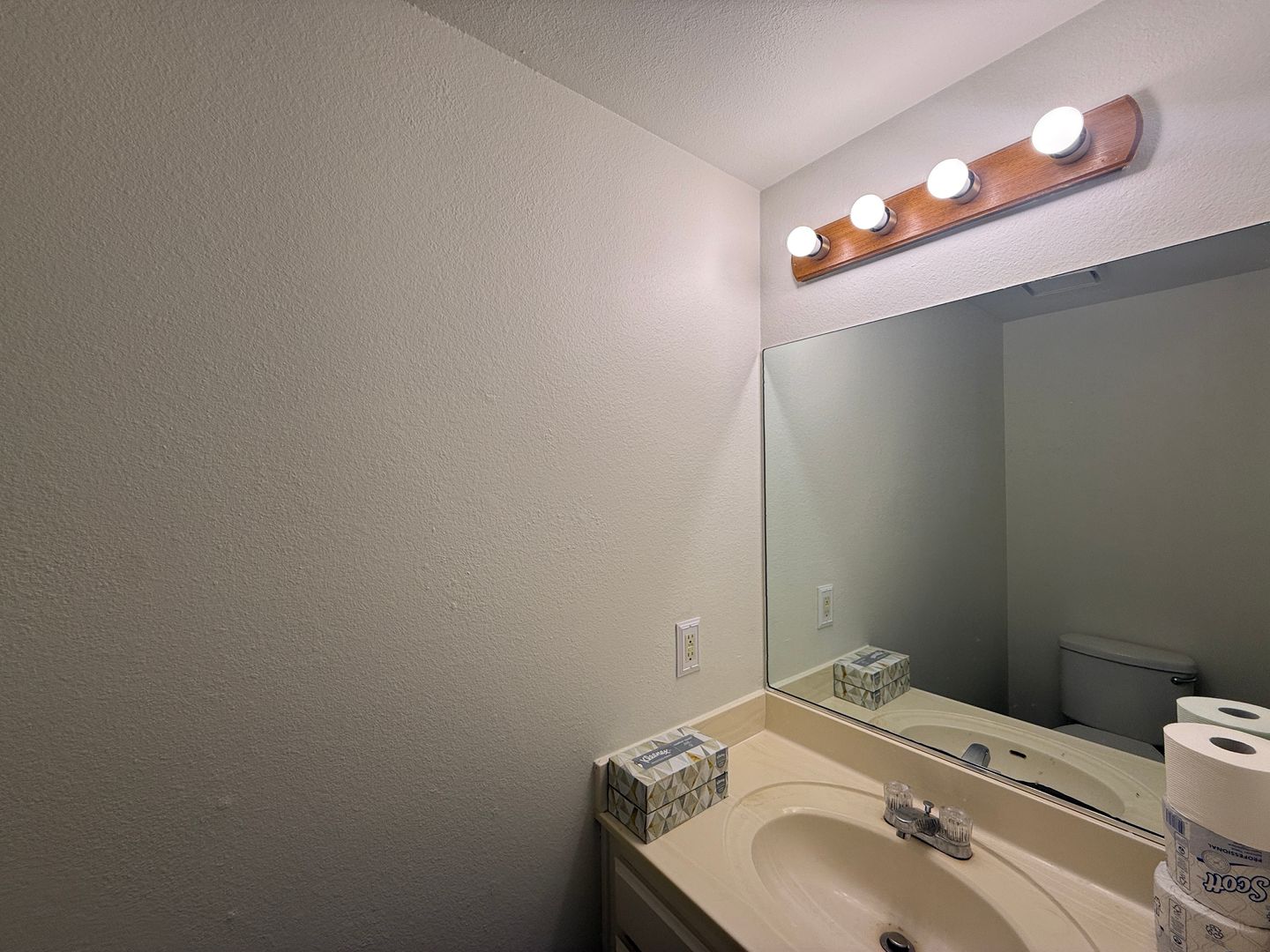 1521 E. Kildare St. - Lancaster - California - 3 bed, 2.5 bath rental property