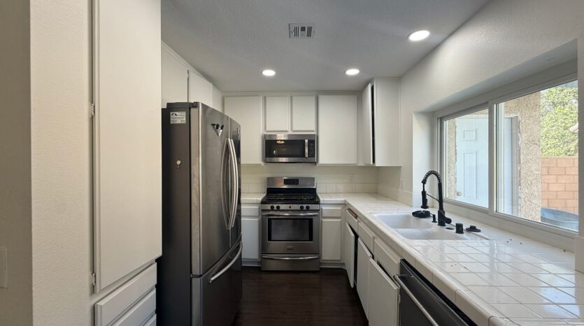 1521 E. Kildare St. - Lancaster - California - 3 bed, 2.5 bath rental property